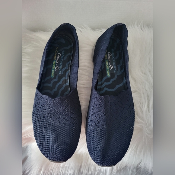 Skechers Women Breathable Slip-On Shoes, Size 9 - Picture 6 of 7